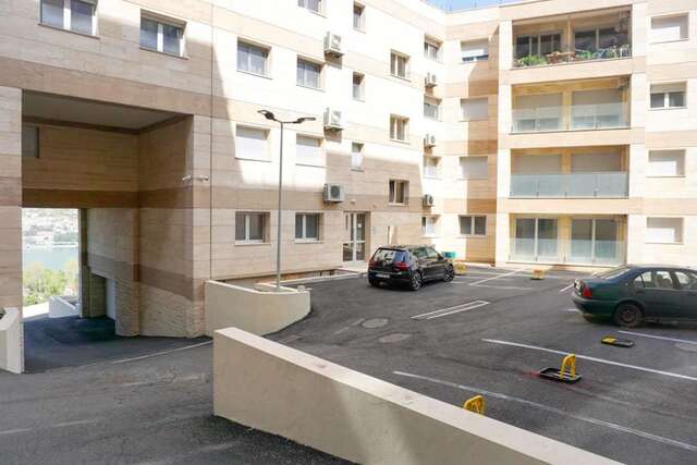Апартаменты 2bd Modern Apt w/ Kotor Old Town & Bay Views Котор-4